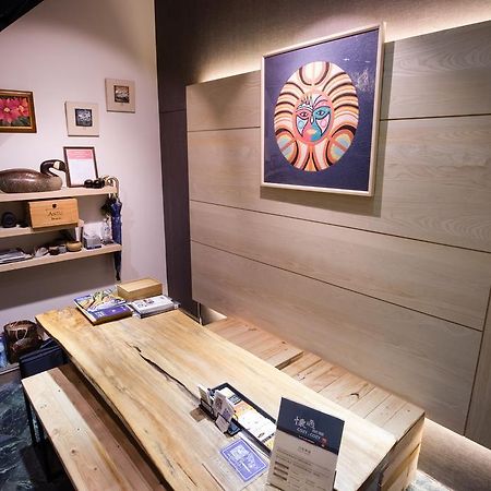 Cozy Cozy Hostel Тайнань Экстерьер фото