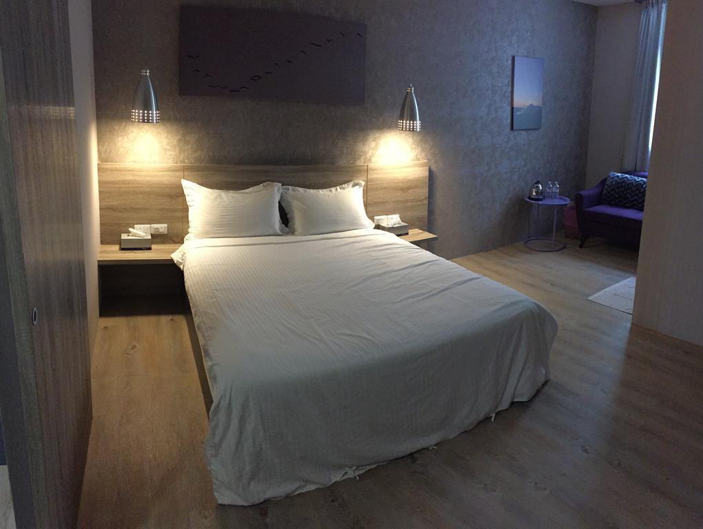 Cozy Cozy Hostel Тайнань Экстерьер фото