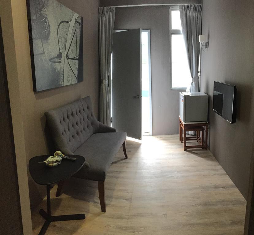 Cozy Cozy Hostel Тайнань Экстерьер фото