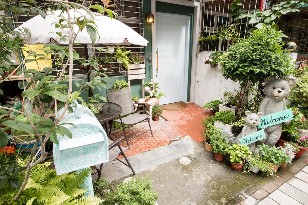 Cozy Cozy Hostel Тайнань Экстерьер фото